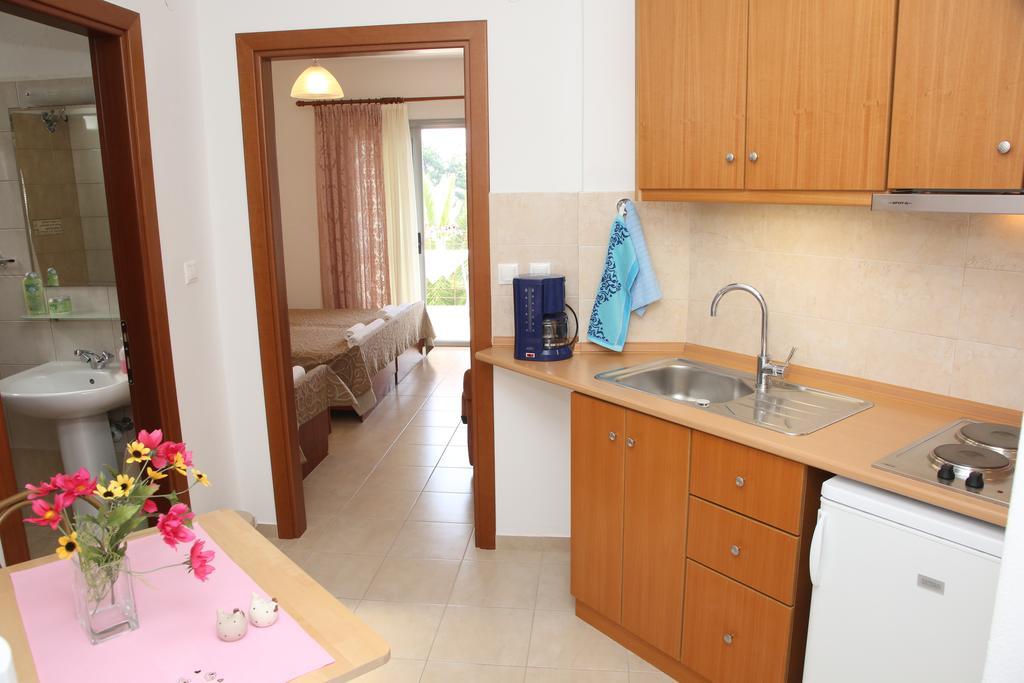 Kastoria Hotel Apartments Hanioti Bilik gambar
